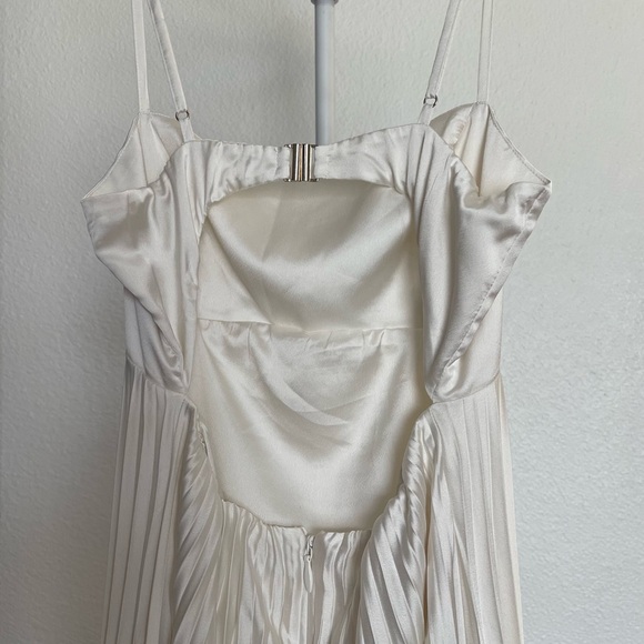 Abercrombie & Fitch Giselle Cream Pleated Maxi Dress - Picture 6 of 9
